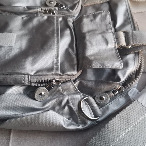 brand new Kipling vintage crossbody Defea Medium Handbag metallic silver - Picture 2 of 9